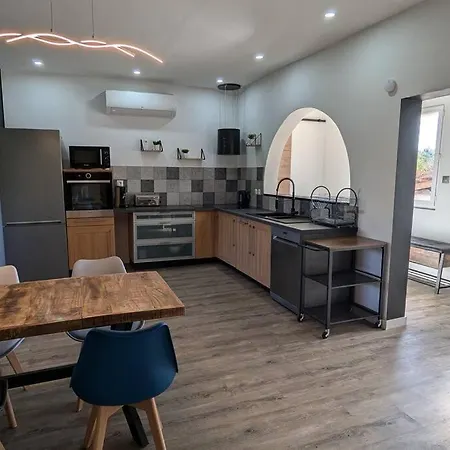 Holiday home #maison Chaleureuse Sur Les Hauteurs D'aubiac# Aubiac